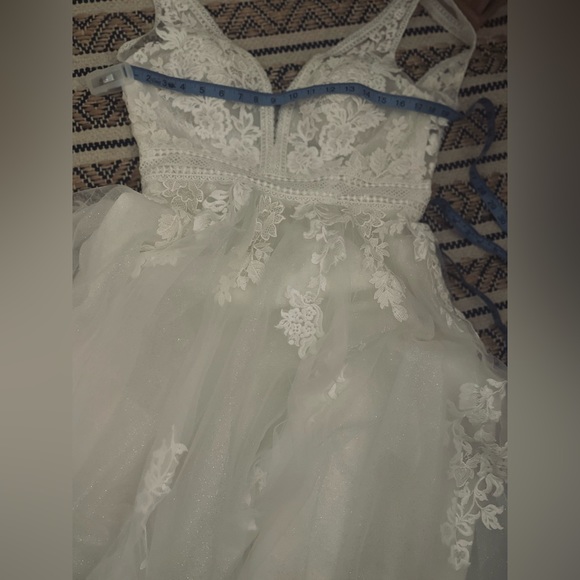 Stunning Wedding Dress - Perfect for a Boho Wedding - Picture 7 of 15